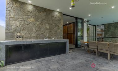 Casa de lujo en venta cerca de Olivos a 5 minutos del Tec con alberca San Acasio