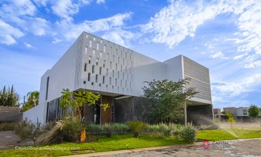 Casa de lujo en venta cerca de Olivos a 5 minutos del Tec con alberca San Acasio