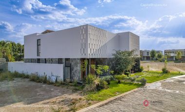 Casa de lujo en venta cerca de Olivos a 5 minutos del Tec con alberca San Acasio