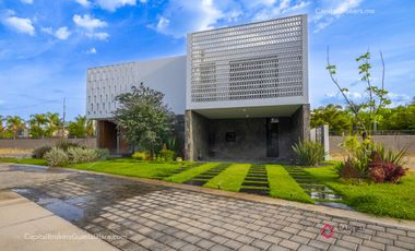 Casa de lujo en venta cerca de Olivos a 5 minutos del Tec con alberca San Acasio