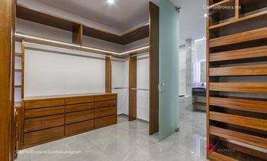 Casa de lujo en venta cerca de Olivos a 5 minutos del Tec con alberca San Acasio