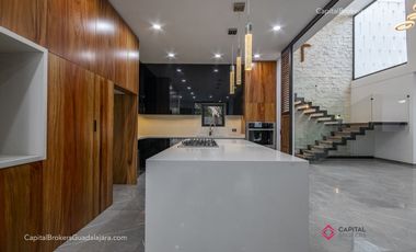 Casa de lujo en venta cerca de Olivos a 5 minutos del Tec con alberca San Acasio