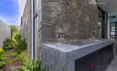 Casa de lujo en venta cerca de Olivos a 5 minutos del Tec con alberca San Acasio