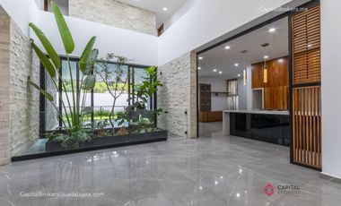 Casa de lujo en venta cerca de Olivos a 5 minutos del Tec con alberca San Acasio