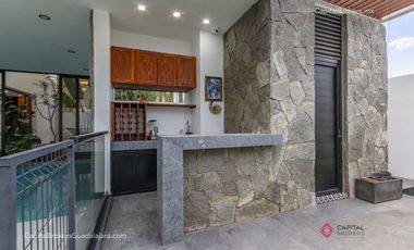 Casa de lujo en venta cerca de Olivos a 5 minutos del Tec con alberca San Acasio