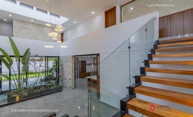 Casa de lujo en venta cerca de Olivos a 5 minutos del Tec con alberca San Acasio