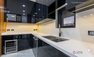 Casa de lujo en venta cerca de Olivos a 5 minutos del Tec con alberca San Acasio