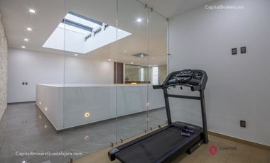 Casa de lujo en venta cerca de Olivos a 5 minutos del Tec con alberca San Acasio