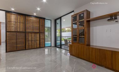 Casa de lujo en venta cerca de Olivos a 5 minutos del Tec con alberca San Acasio