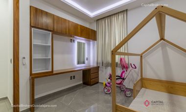 Casa de lujo en venta cerca de Olivos a 5 minutos del Tec con alberca San Acasio
