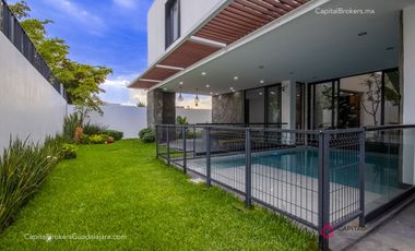 Casa de lujo en venta cerca de Olivos a 5 minutos del Tec con alberca San Acasio