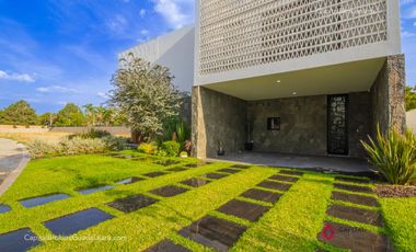 Casa de lujo en venta cerca de Olivos a 5 minutos del Tec con alberca San Acasio