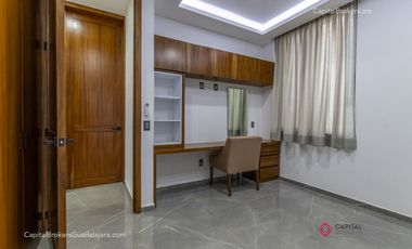 Casa de lujo en venta cerca de Olivos a 5 minutos del Tec con alberca San Acasio