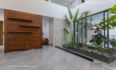 Casa de lujo en venta cerca de Olivos a 5 minutos del Tec con alberca San Acasio