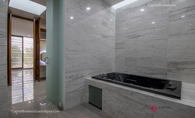 Casa de lujo en venta cerca de Olivos a 5 minutos del Tec con alberca San Acasio