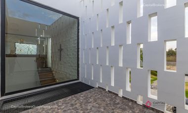 Casa de lujo en venta cerca de Olivos a 5 minutos del Tec con alberca San Acasio