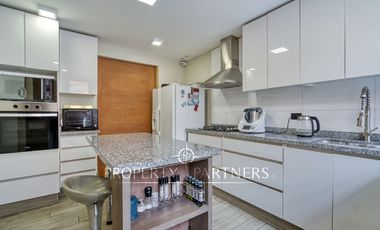 Linda casa en condominio al lado del colegio British Royal School