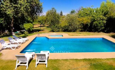 Increíble parcela de agrado con una excelente ubicación.