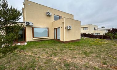 Amplia y cómoda casa en venta en condominio residencial de Puerto Montt