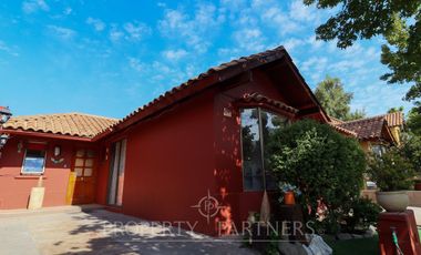 Hermosa casa Arrayan remodelada en condominio de Hacienda El Peñón