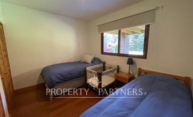 Casa con gran jardín formado en dos sitios condominio Las Brisas