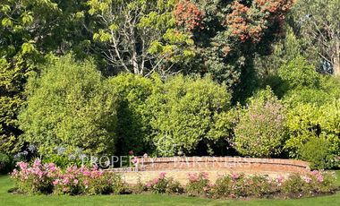 Casa con gran jardín formado en dos sitios condominio Las Brisas