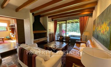 Casa con gran jardín formado en dos sitios condominio Las Brisas