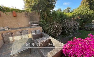 Casa con gran jardín formado en dos sitios condominio Las Brisas