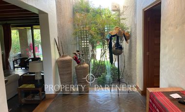 Casa con gran jardín formado en dos sitios condominio Las Brisas