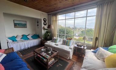 Casa sector tradicional con vista al mar