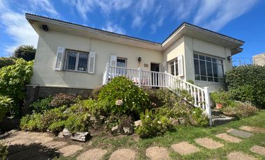 Casa sector tradicional con vista al mar