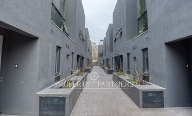 Moderno Townhouse con terraza cercano a Metro Santa Isabel en barrio Italia.