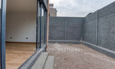 Moderno Townhouse con terraza cercano a Metro Santa Isabel en barrio Italia.