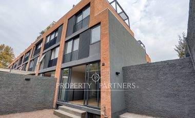 Moderno Townhouse con terraza cercano a Metro Santa Isabel en barrio Italia.