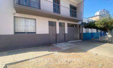 Amplia casa ideal para uso comercial