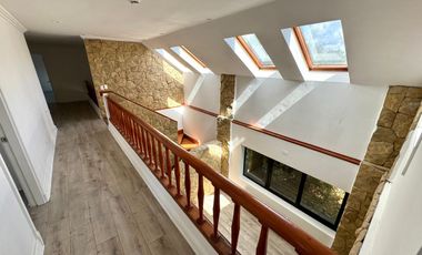 Cautivadora residencia en Mirador del Valle