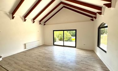 Cautivadora residencia en Mirador del Valle