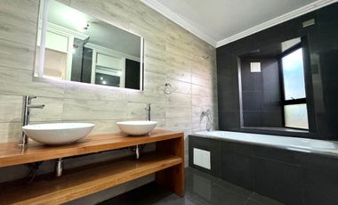 Cautivadora residencia en Mirador del Valle