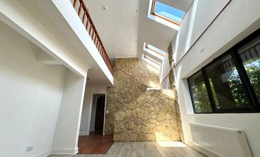 Cautivadora residencia en Mirador del Valle