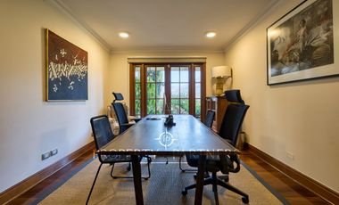 Espectacular departamento con vista panorámica a Santiago, jardín y piscina privada