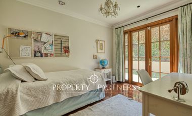 Espectacular departamento con vista panorámica a Santiago, jardín y piscina privada