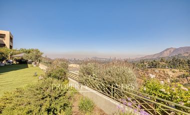 Espectacular departamento con vista panorámica a Santiago, jardín y piscina privada