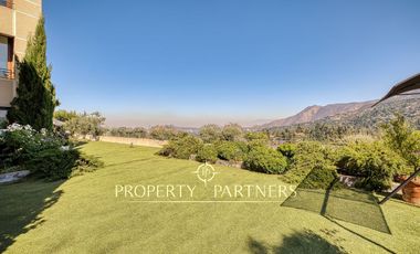 Espectacular departamento con vista panorámica a Santiago, jardín y piscina privada