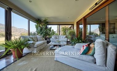 Espectacular departamento con vista panorámica a Santiago, jardín y piscina privada