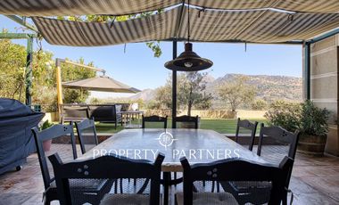 Espectacular departamento con vista panorámica a Santiago, jardín y piscina privada