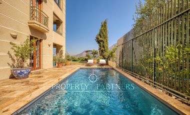 Espectacular departamento con vista panorámica a Santiago, jardín y piscina privada