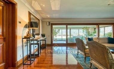 Espectacular departamento con vista panorámica a Santiago, jardín y piscina privada