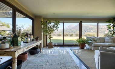 Espectacular departamento con vista panorámica a Santiago, jardín y piscina privada