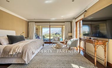 Espectacular departamento con vista panorámica a Santiago, jardín y piscina privada