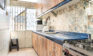 4 dormitorios con piscina y quincho, Ponce de Zamora, cercano Rojas Magallanes